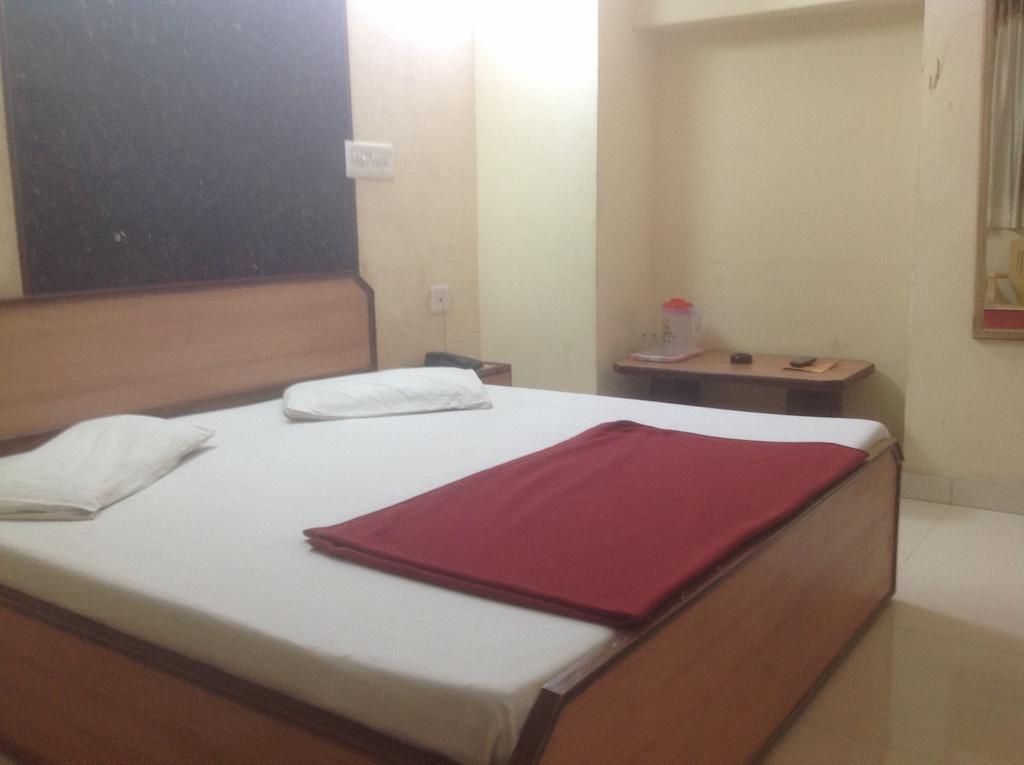 ג'איפור Hotel Kamal Kunj מראה חיצוני תמונה